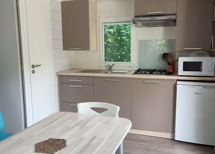 Insolite, Mobil Gite, - Canal Nantes A Brest 40 Minutes Nantes Et Saint-nazaire Kemping Guenrouet